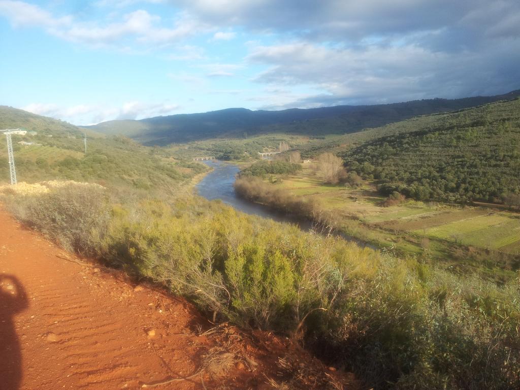 Apartamentos El Mirador Del Soto Sotoserrano ภายนอก รูปภาพ