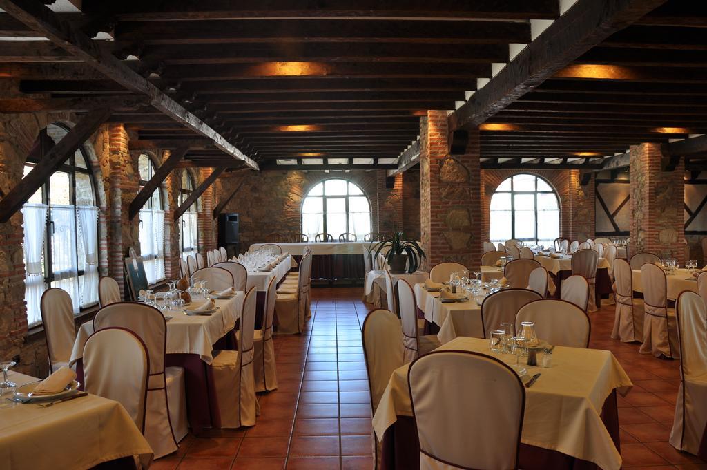 Apartamentos El Mirador Del Soto Sotoserrano ภายนอก รูปภาพ