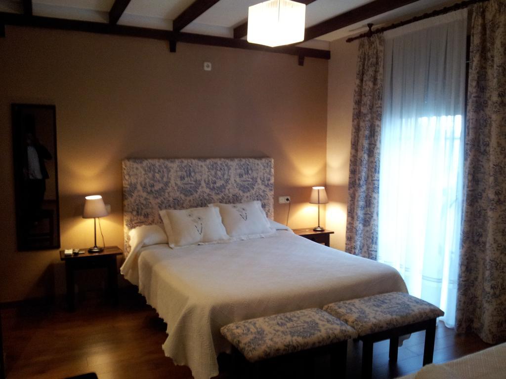 Apartamentos El Mirador Del Soto Sotoserrano ภายนอก รูปภาพ