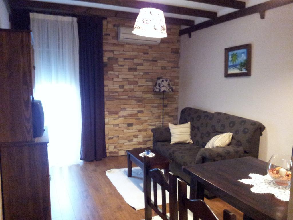 Apartamentos El Mirador Del Soto Sotoserrano ภายนอก รูปภาพ