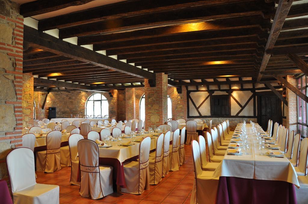 Apartamentos El Mirador Del Soto Sotoserrano ภายนอก รูปภาพ