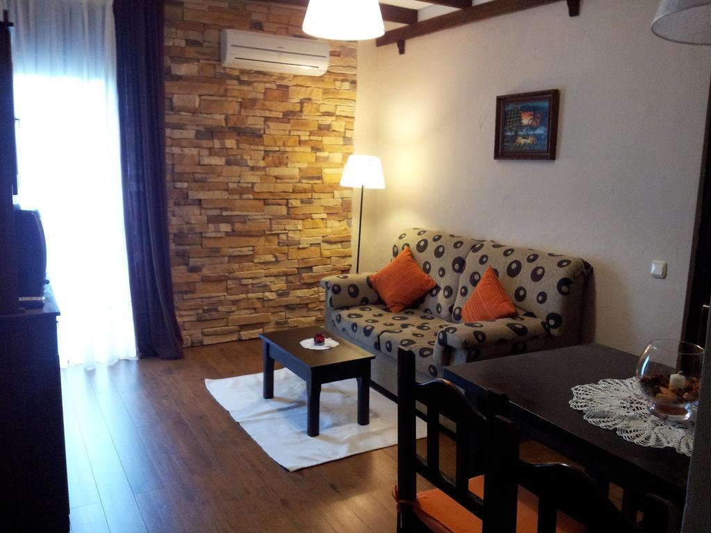 Apartamentos El Mirador Del Soto Sotoserrano ภายนอก รูปภาพ