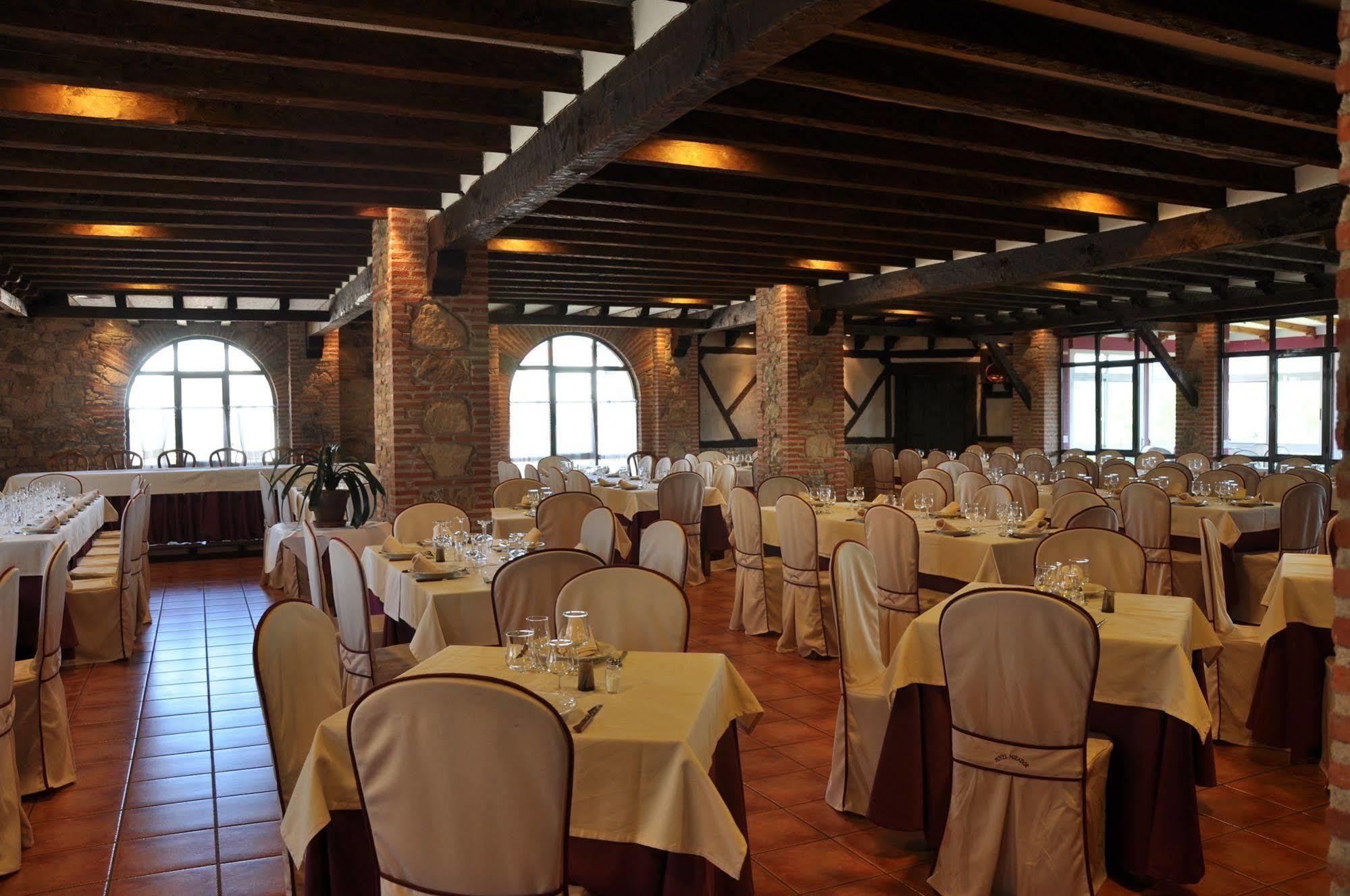 Apartamentos El Mirador Del Soto Sotoserrano ภายนอก รูปภาพ