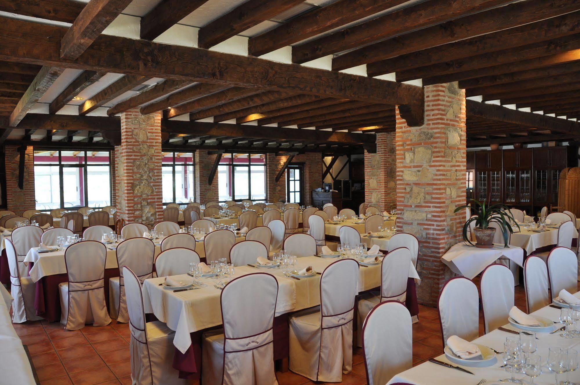 Apartamentos El Mirador Del Soto Sotoserrano ภายนอก รูปภาพ