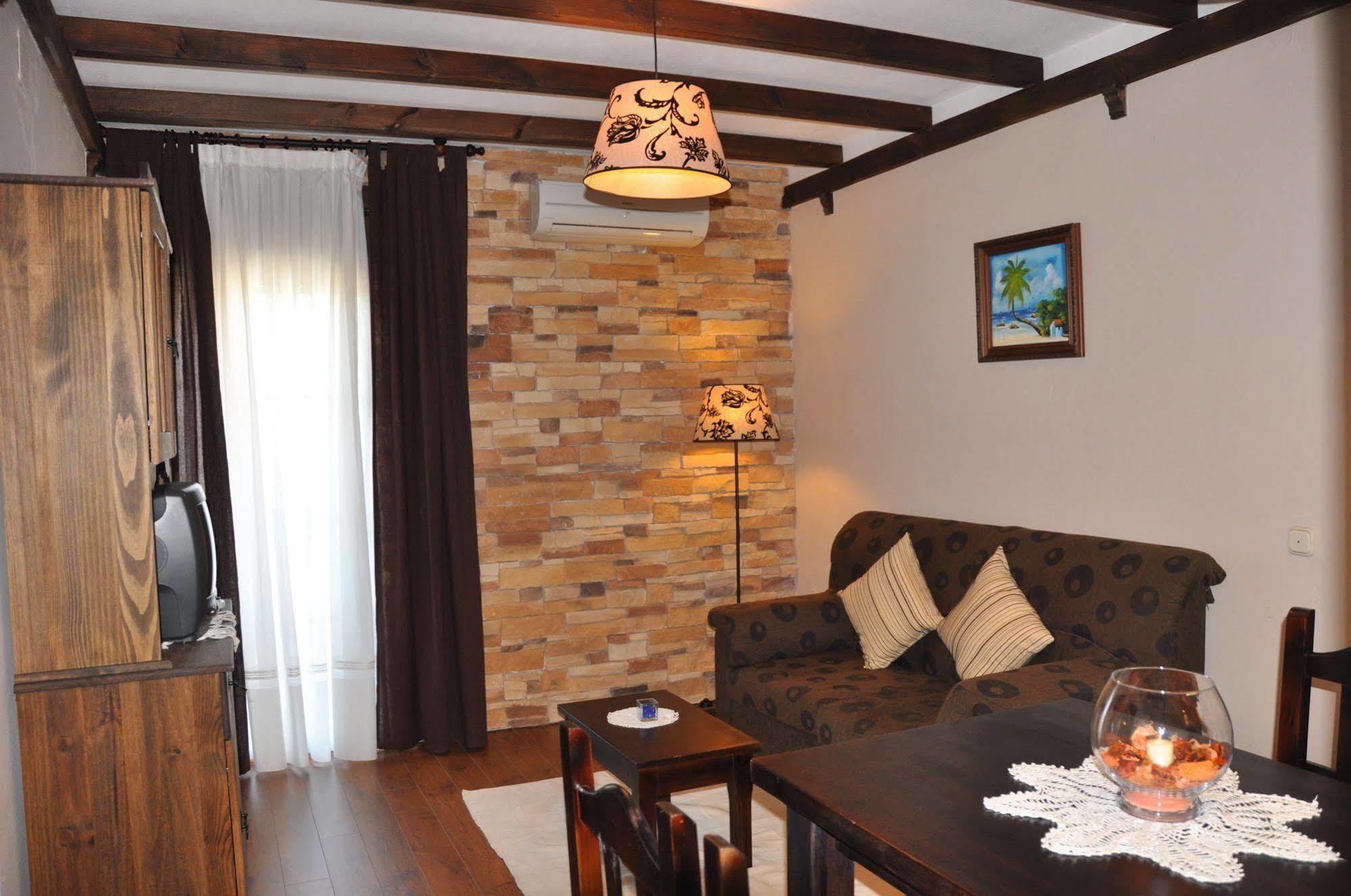 Apartamentos El Mirador Del Soto Sotoserrano ภายนอก รูปภาพ